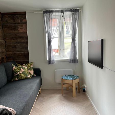 Entire Renovated Apartment From 1780 With Kitchen, Bath, Bedroom, And Living Room In Skuteviken Bergen Exteriér fotografie