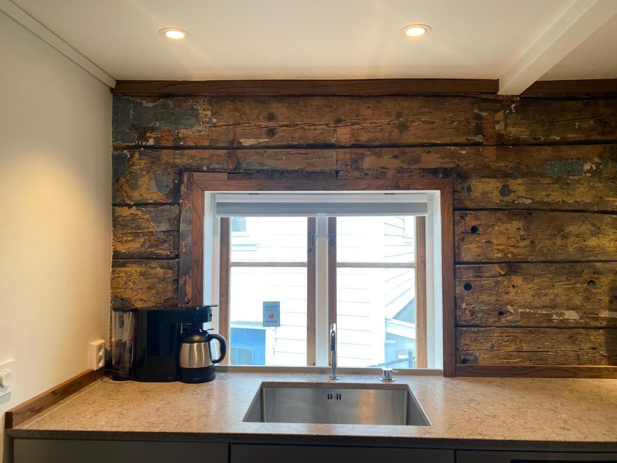 Entire Renovated Apartment From 1780 With Kitchen, Bath, Bedroom, And Living Room In Skuteviken Bergen Exteriér fotografie