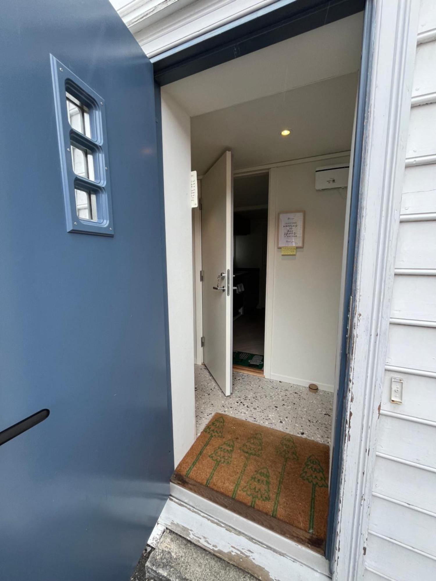 Entire Renovated Apartment From 1780 With Kitchen, Bath, Bedroom, And Living Room In Skuteviken Bergen Exteriér fotografie