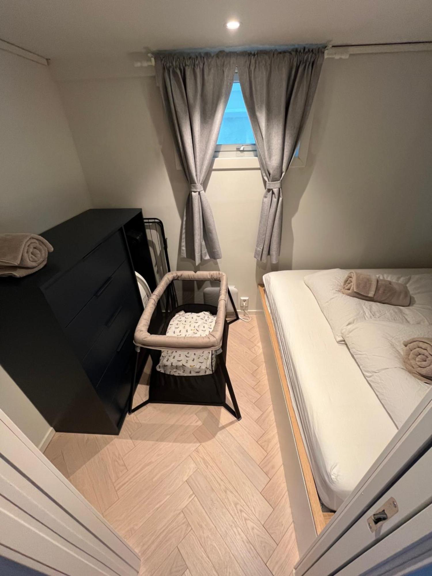 Entire Renovated Apartment From 1780 With Kitchen, Bath, Bedroom, And Living Room In Skuteviken Bergen Exteriér fotografie